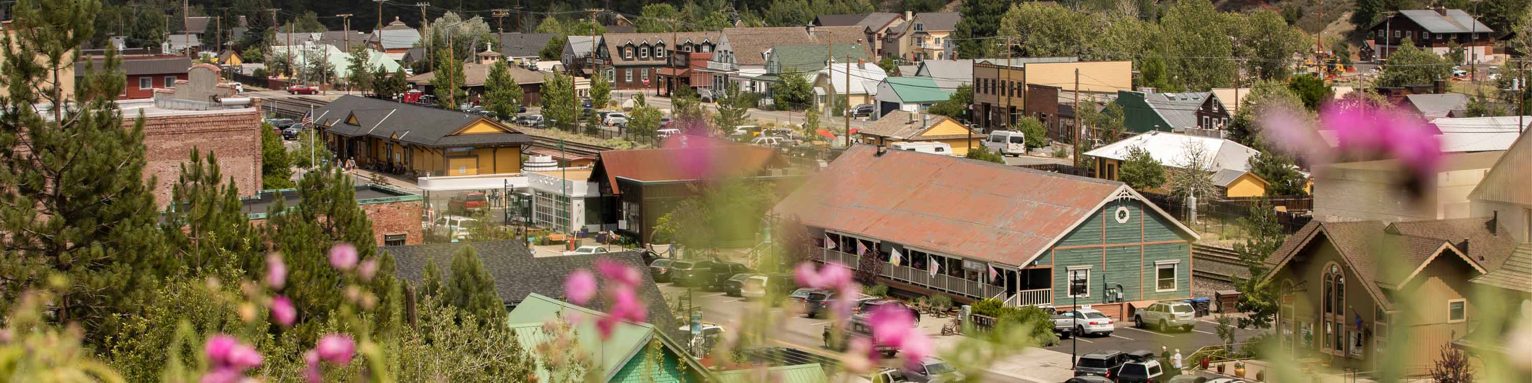 Image of downtown Truckee during the day.