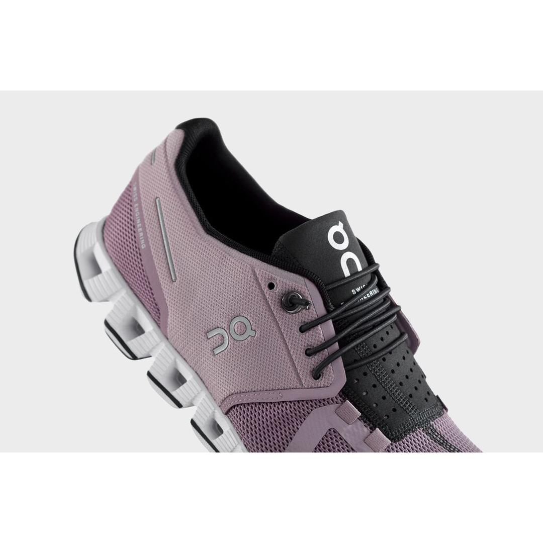 on cloud shoes with laces