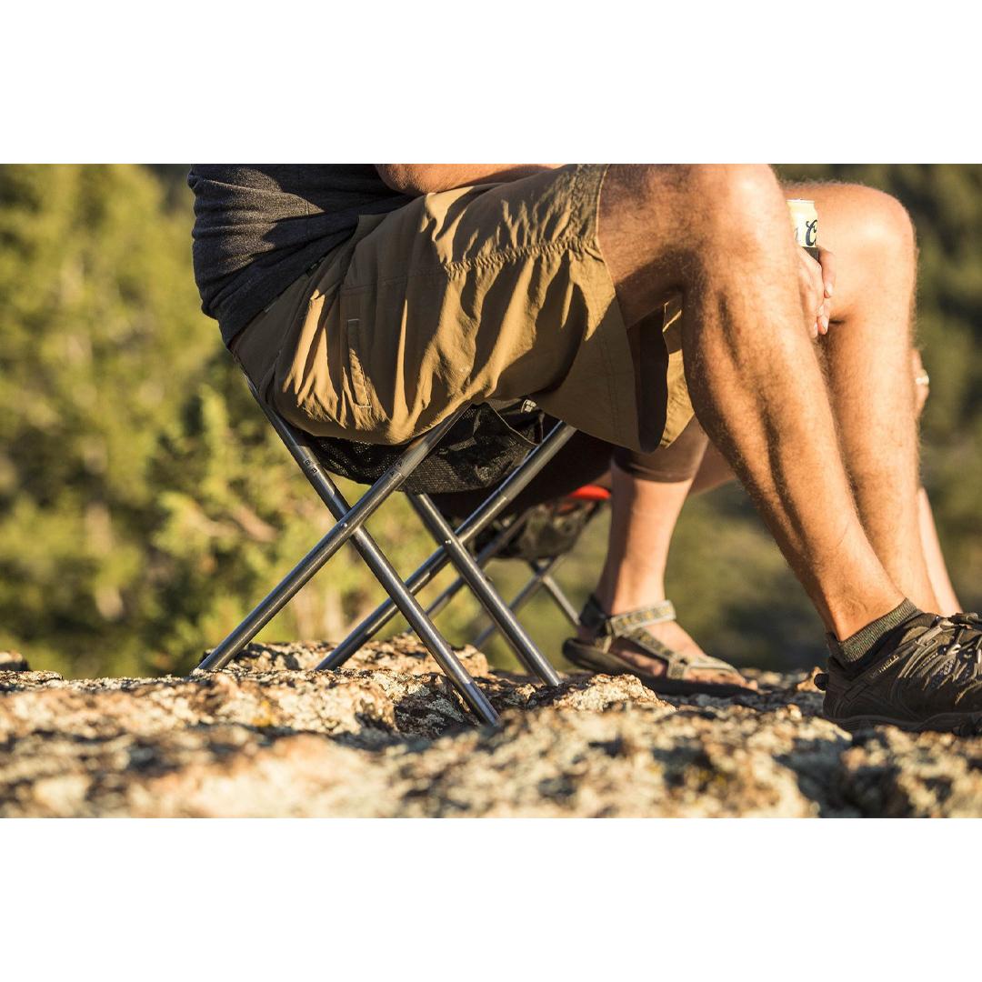 COLLAPSIBLE CAMP STOOL